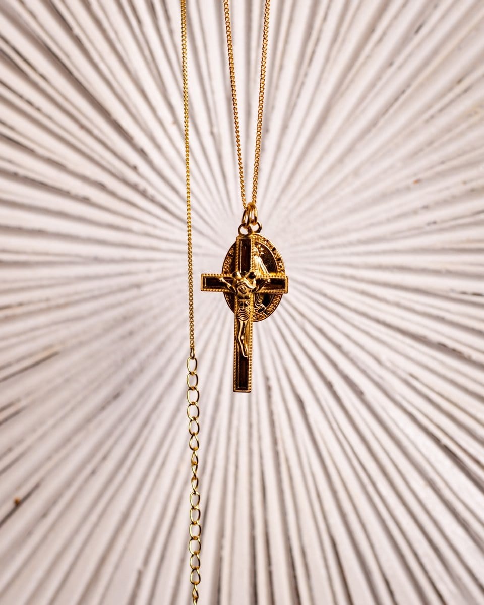 Virgin Mary Gold Pendant - Mulat